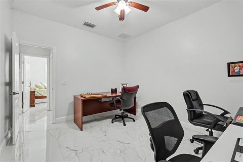 House in Sarasota, Florida 3 bedrooms, 201.6 sq.m. № 2196618 - photo 12