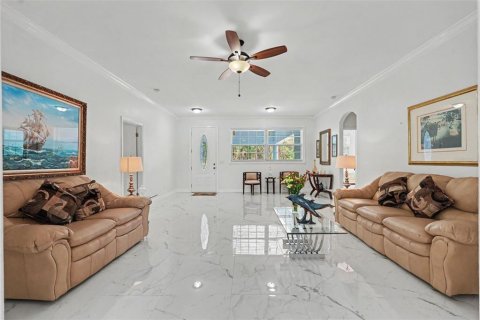 House in Sarasota, Florida 3 bedrooms, 201.6 sq.m. № 2196618 - photo 6