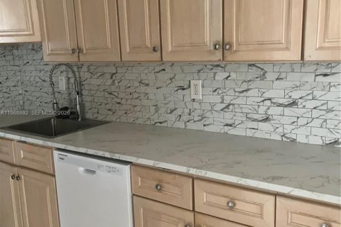 Adosado en venta en Lauderhill, Florida, 3 dormitorios, 161.65 m2 № 2030346 - foto 4