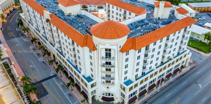 Commercial property in Coral Gables, Florida № 2060082