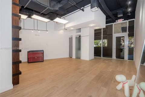 Commercial property in Coral Gables, Florida № 2060082 - photo 3