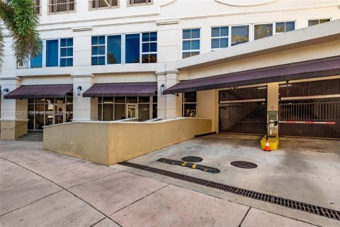 Commercial property in Coral Gables, Florida № 2060082 - photo 14