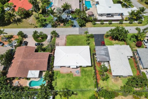 House in Oakland Park, Florida 2 bedrooms, 150.78 sq.m. № 1136231 - photo 1