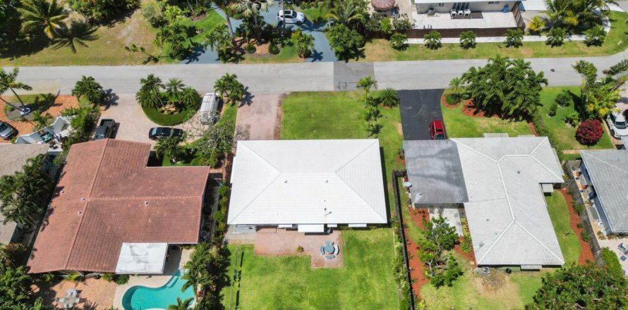 House in Oakland Park, Florida 2 bedrooms, 150.78 sq.m. № 1136231