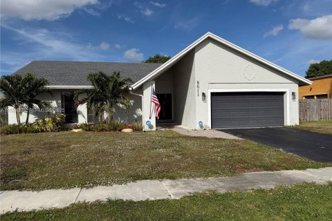 Casa en venta en Lauderhill, Florida, 3 dormitorios, 148.09 m2 № 1982737 - foto 1