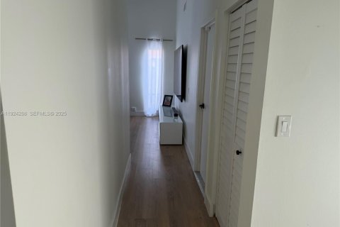 Casa en venta en Lauderhill, Florida, 3 dormitorios, 148.09 m2 № 1982737 - foto 4