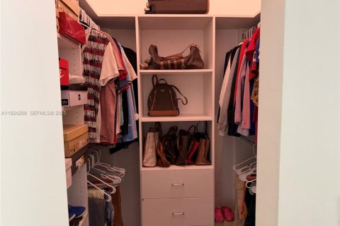 Casa en venta en Lauderhill, Florida, 3 dormitorios, 148.09 m2 № 1982737 - foto 13