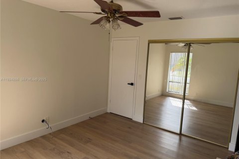 Casa en venta en Lauderhill, Florida, 3 dormitorios, 148.09 m2 № 1982737 - foto 18