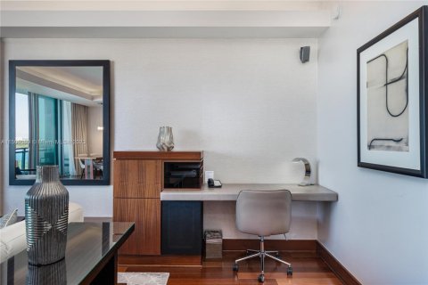 Condominio en alquiler en Bal Harbour, Florida, 1 dormitorio, 106.56 m2 № 2076835 - foto 13