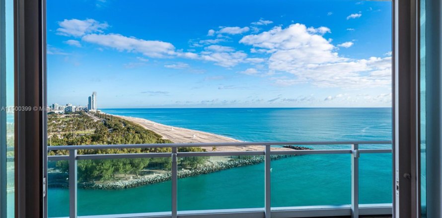 Condominio en Bal Harbour, Florida, 1 dormitorio № 2076835