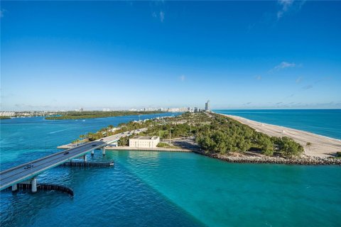 Condominio en alquiler en Bal Harbour, Florida, 1 dormitorio, 106.56 m2 № 2076835 - foto 17