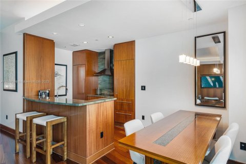 Condominio en alquiler en Bal Harbour, Florida, 1 dormitorio, 106.56 m2 № 2076835 - foto 6