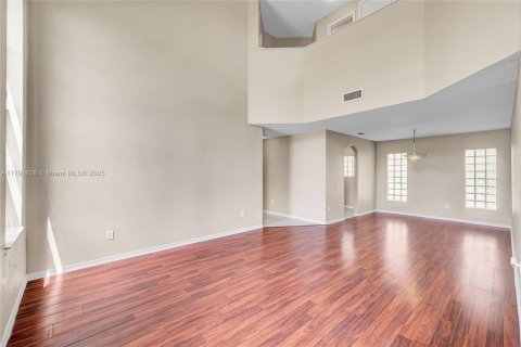 House in Pembroke Pines, Florida 4 bedrooms, 194.35 sq.m. № 1695708 - photo 12