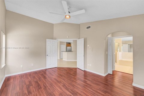 House in Pembroke Pines, Florida 4 bedrooms, 194.35 sq.m. № 1695708 - photo 26