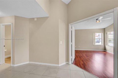 House in Pembroke Pines, Florida 4 bedrooms, 194.35 sq.m. № 1695708 - photo 23