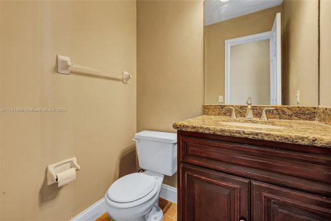 House in Pembroke Pines, Florida 4 bedrooms, 194.35 sq.m. № 1695708 - photo 2