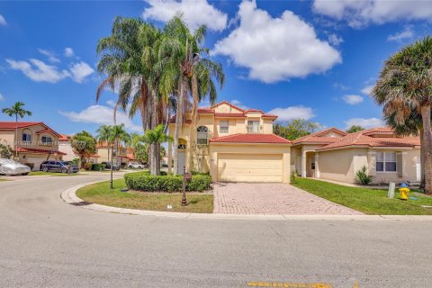 House in Pembroke Pines, Florida 4 bedrooms, 194.35 sq.m. № 1695708 - photo 1