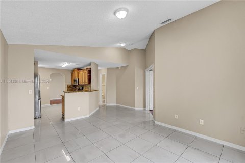 House in Pembroke Pines, Florida 4 bedrooms, 194.35 sq.m. № 1695708 - photo 21