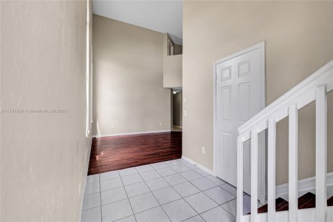 House in Pembroke Pines, Florida 4 bedrooms, 194.35 sq.m. № 1695708 - photo 13