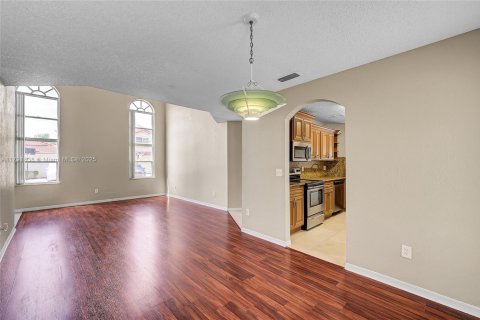 House in Pembroke Pines, Florida 4 bedrooms, 194.35 sq.m. № 1695708 - photo 14