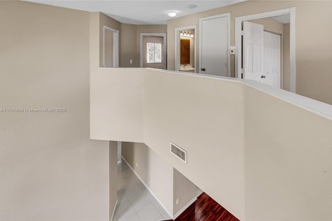 House in Pembroke Pines, Florida 4 bedrooms, 194.35 sq.m. № 1695708 - photo 7