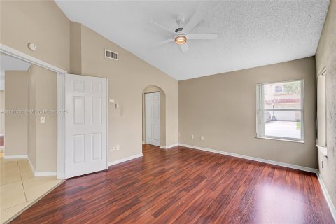 House in Pembroke Pines, Florida 4 bedrooms, 194.35 sq.m. № 1695708 - photo 25