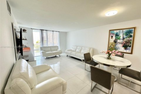 Copropriété à louer à North Miami Beach, Floride: 2 chambres, 100.8 m2 № 1974153 - photo 24