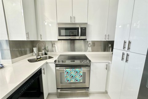 Copropriété à louer à North Miami Beach, Floride: 2 chambres, 100.8 m2 № 1974153 - photo 12