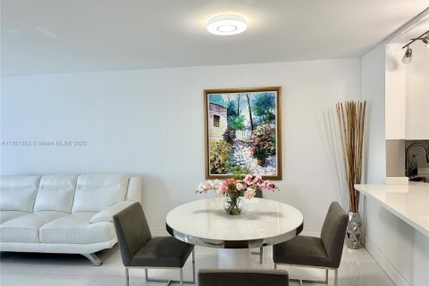 Copropriété à louer à North Miami Beach, Floride: 2 chambres, 100.8 m2 № 1974153 - photo 26