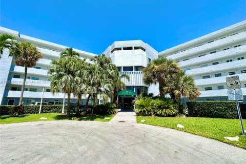 Copropriété à louer à North Miami Beach, Floride: 2 chambres, 100.8 m2 № 1974153 - photo 30