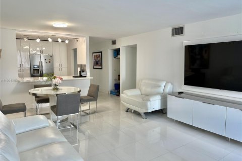 Copropriété à louer à North Miami Beach, Floride: 2 chambres, 100.8 m2 № 1974153 - photo 28