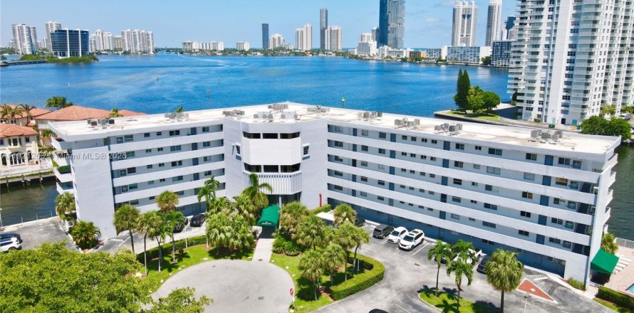 Condo à North Miami Beach, Floride, 2 chambres  № 1974153