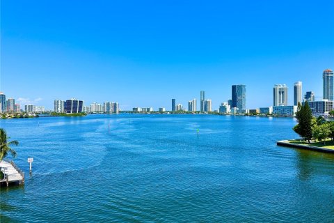 Copropriété à louer à North Miami Beach, Floride: 2 chambres, 100.8 m2 № 1974153 - photo 16