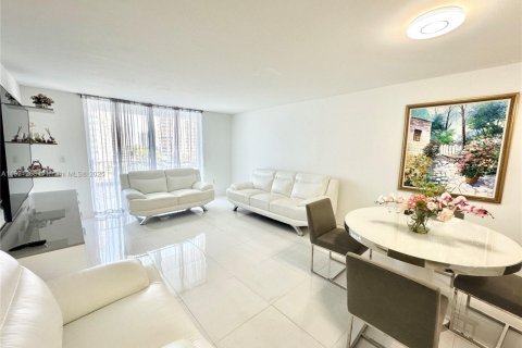 Copropriété à louer à North Miami Beach, Floride: 2 chambres, 100.8 m2 № 1974153 - photo 13