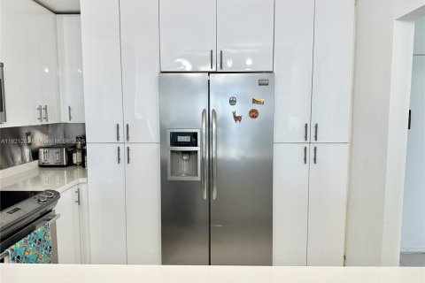 Copropriété à louer à North Miami Beach, Floride: 2 chambres, 100.8 m2 № 1974153 - photo 20