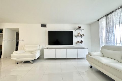 Copropriété à louer à North Miami Beach, Floride: 2 chambres, 100.8 m2 № 1974153 - photo 15