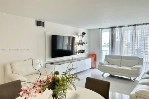 Copropriété à louer à North Miami Beach, Floride: 2 chambres, 100.8 m2 № 1974153 - photo 23