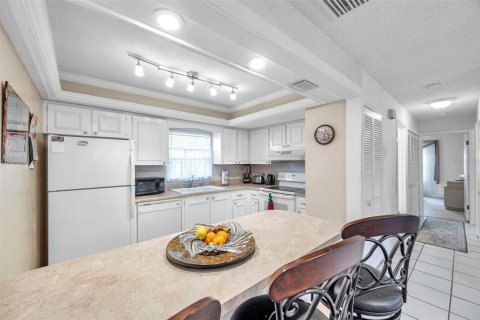 House in Saint Petersburg, Florida 2 bedrooms, 109.62 sq.m. № 1829291 - photo 16