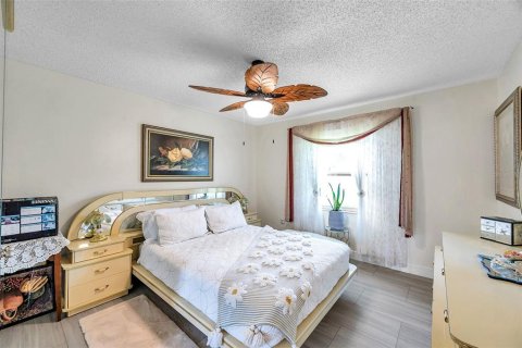 House in Saint Petersburg, Florida 2 bedrooms, 109.62 sq.m. № 1829291 - photo 24