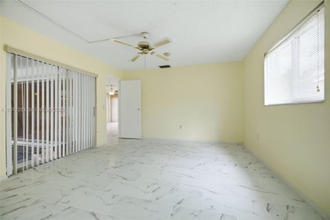 Casa en alquiler en Pembroke Pines, Florida, 3 dormitorios, 143.81 m2 № 2074591 - foto 8