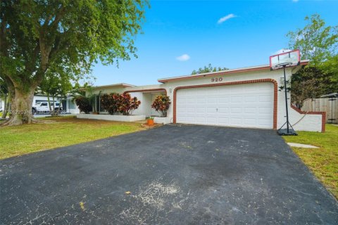 Casa en alquiler en Pembroke Pines, Florida, 3 dormitorios, 143.81 m2 № 2074591 - foto 2