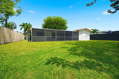 Casa en alquiler en Pembroke Pines, Florida, 3 dormitorios, 143.81 m2 № 2074591 - foto 27