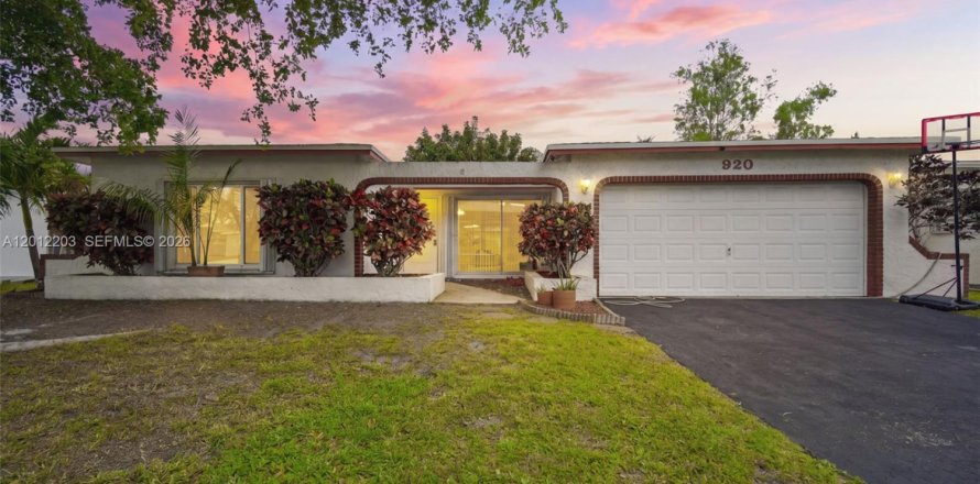 Casa en Pembroke Pines, Florida 3 dormitorios, 143.81 m2 № 2074591