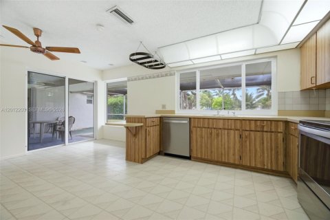 Casa en alquiler en Pembroke Pines, Florida, 3 dormitorios, 143.81 m2 № 2074591 - foto 4