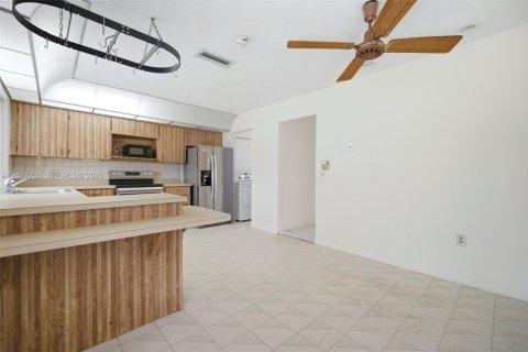 Casa en alquiler en Pembroke Pines, Florida, 3 dormitorios, 143.81 m2 № 2074591 - foto 28