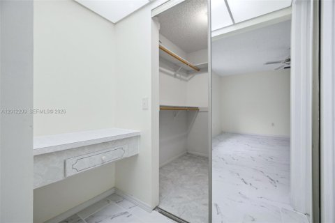 Casa en alquiler en Pembroke Pines, Florida, 3 dormitorios, 143.81 m2 № 2074591 - foto 9