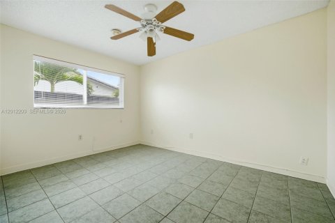 Casa en alquiler en Pembroke Pines, Florida, 3 dormitorios, 143.81 m2 № 2074591 - foto 14