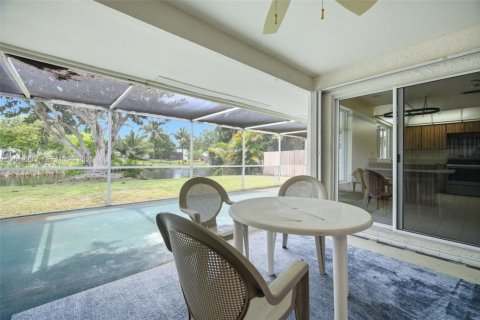 Casa en alquiler en Pembroke Pines, Florida, 3 dormitorios, 143.81 m2 № 2074591 - foto 20