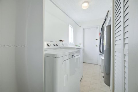 Casa en alquiler en Pembroke Pines, Florida, 3 dormitorios, 143.81 m2 № 2074591 - foto 17
