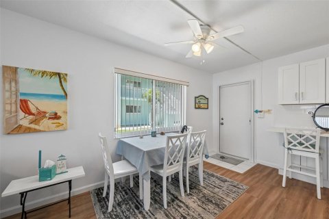 Condominio en venta en Bradenton Beach, Florida, 2 dormitorios, 80.27 m2 № 2198639 - foto 9